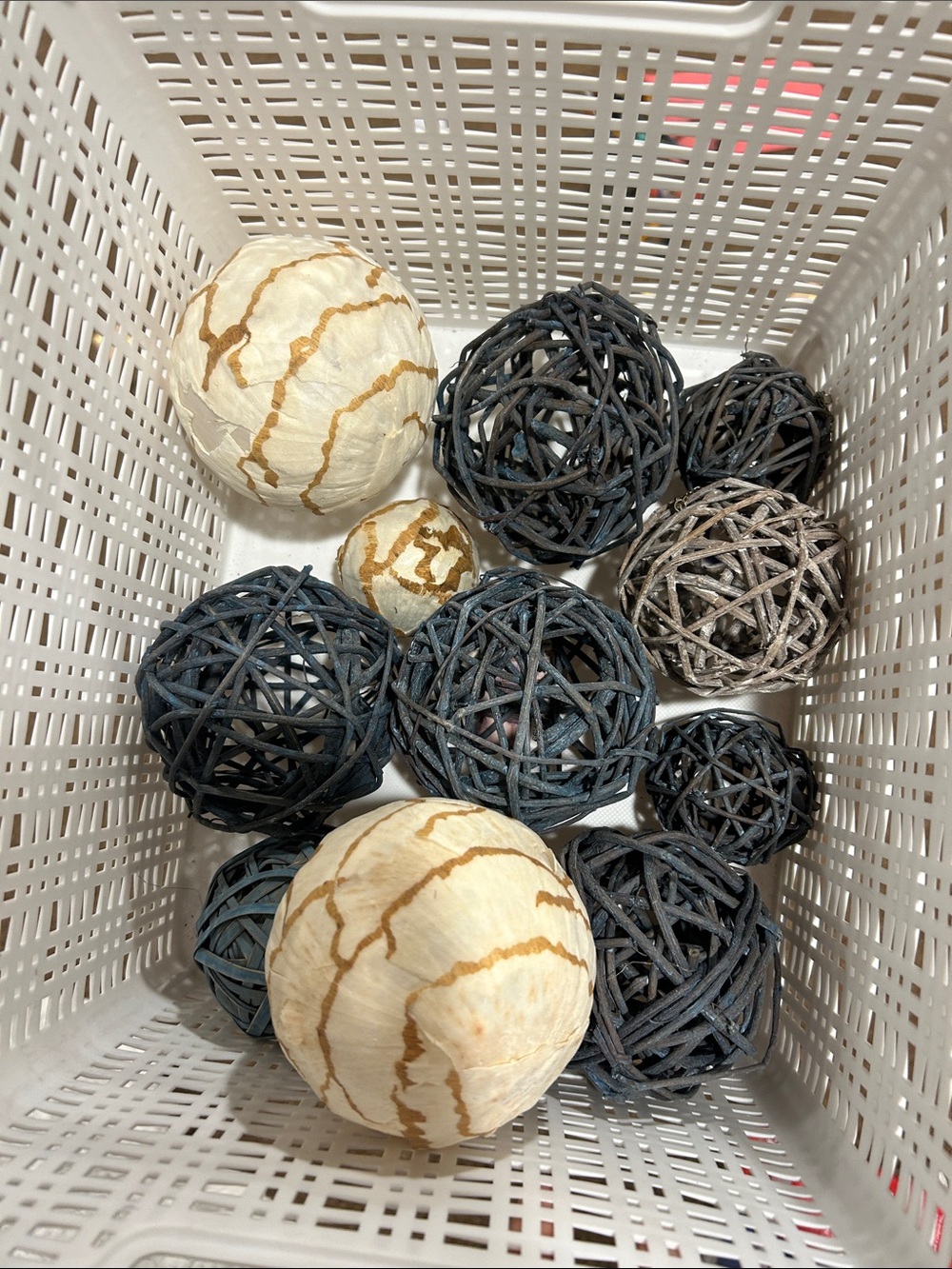 Kirkland Signature Neutral Rattan & Cream Decorative Ball Set